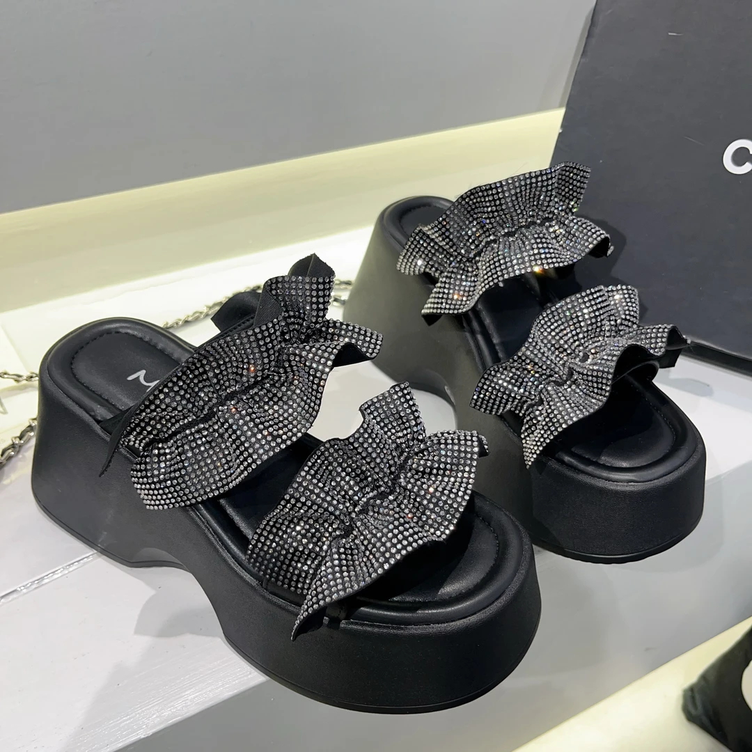 【小涵家】夏季新款欧洲站小众时尚百搭水钻木耳边【9cm】厚底拖鞋ins