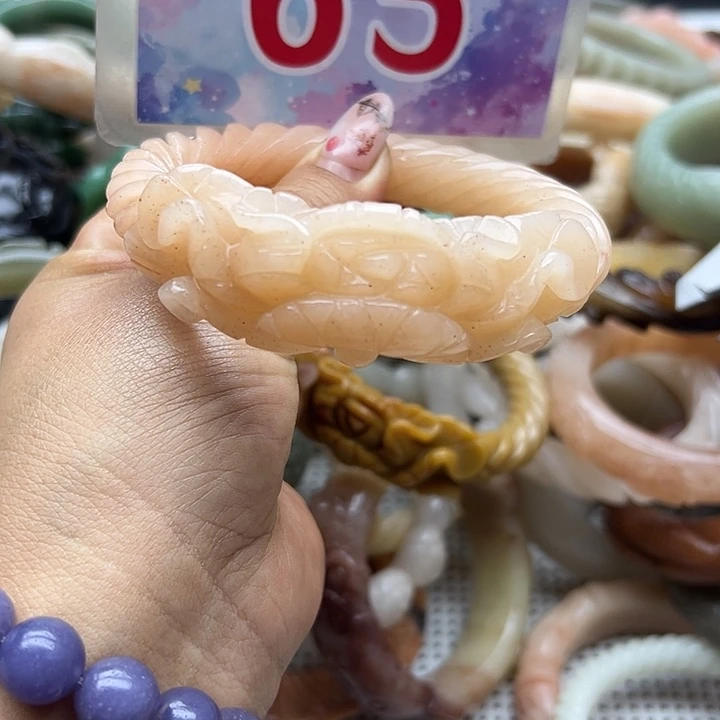未镶嵌手镯石英岩玉