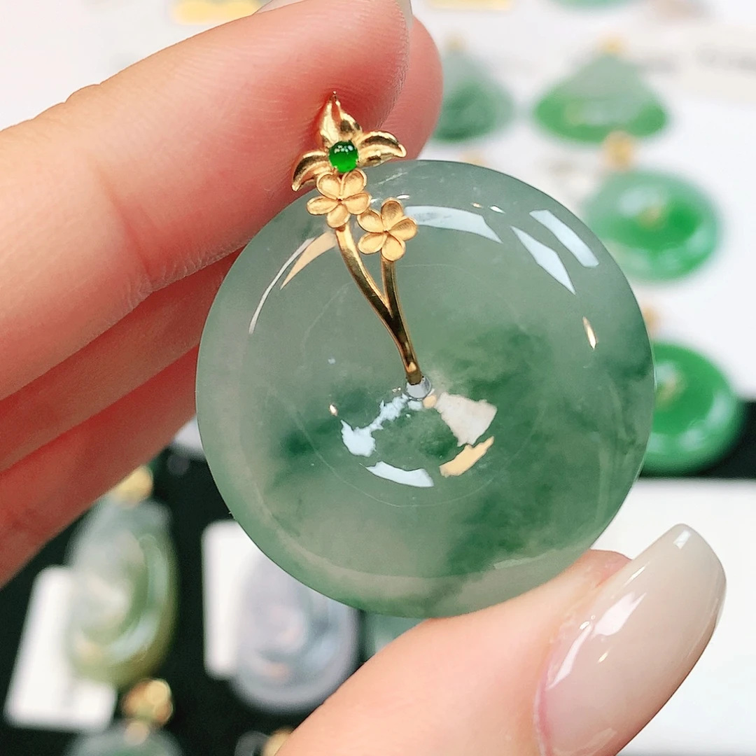 *****翡翠18K金镶嵌颈饰