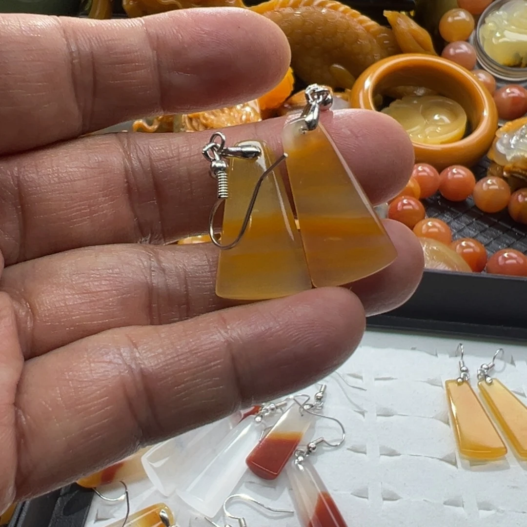 石英质玉未镶嵌颈饰