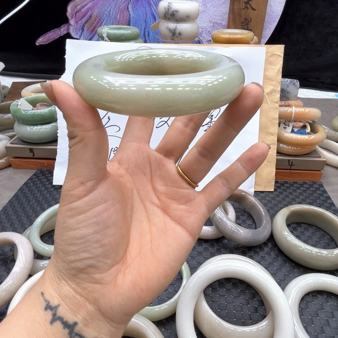 石英质玉未镶嵌手镯