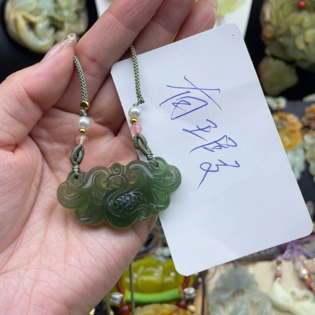 蛇纹石玉未镶嵌颈饰