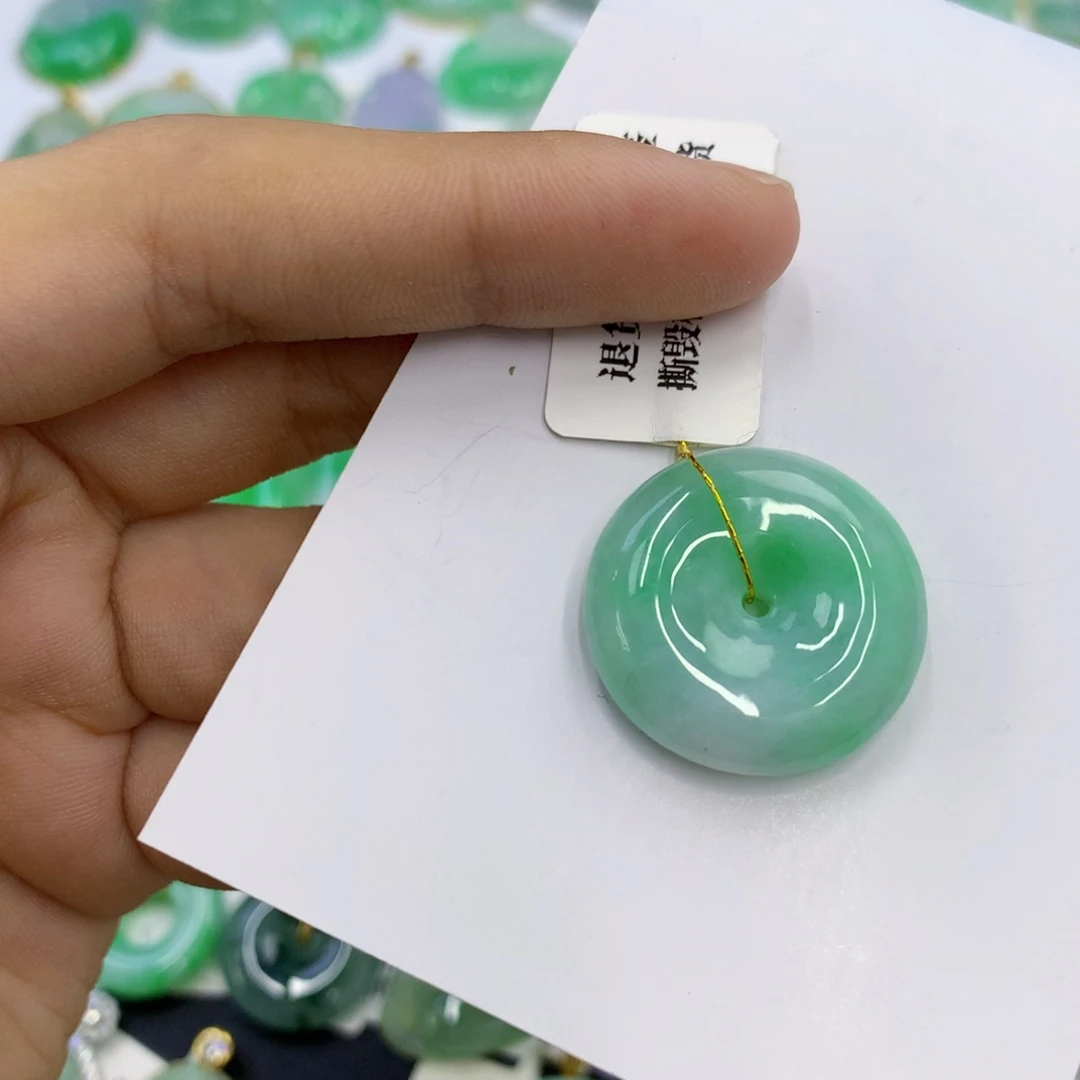 ****e翡翠未镶嵌颈饰翡翠