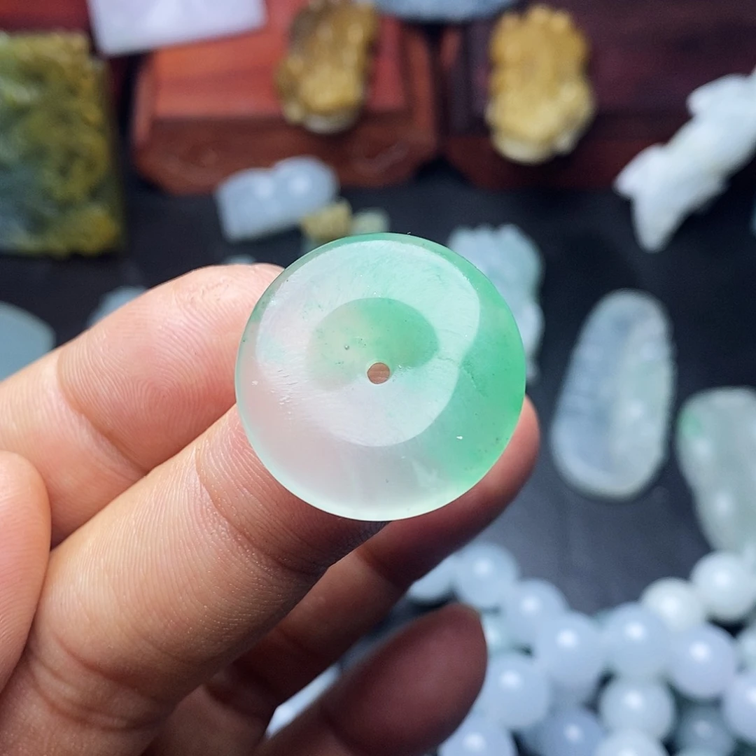 石英质玉未镶嵌颈饰