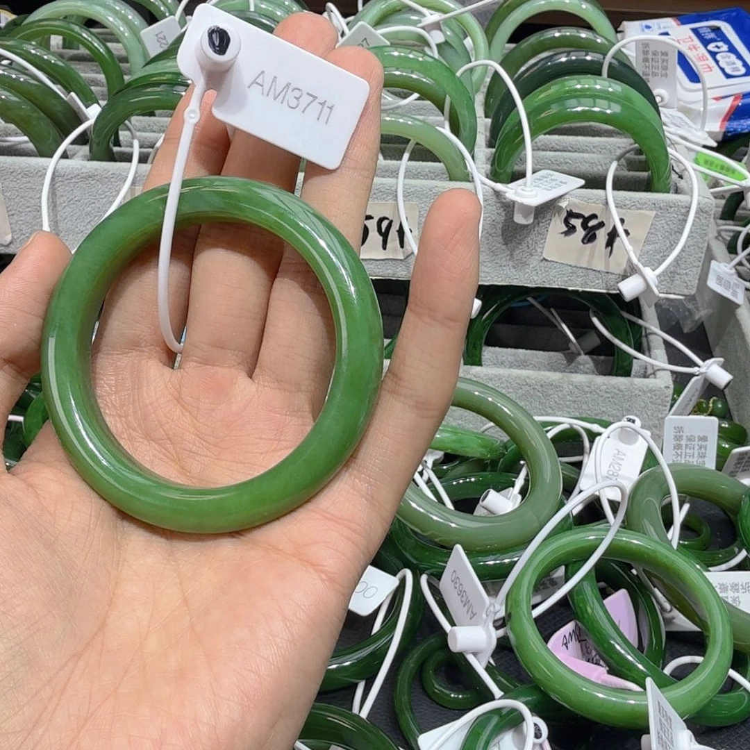 雁***和田玉（碧玉）未镶嵌手镯