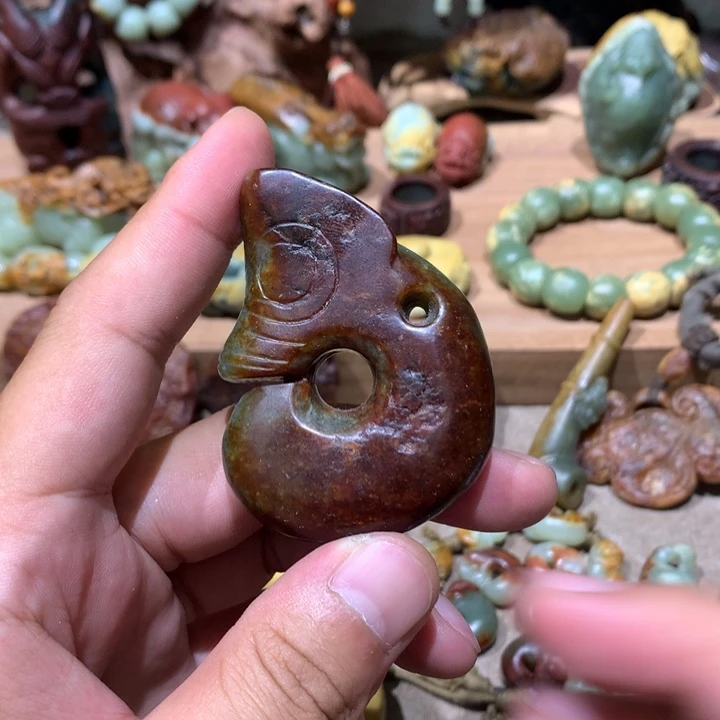 未镶嵌岫岩河磨玉（透闪石质玉）挂件