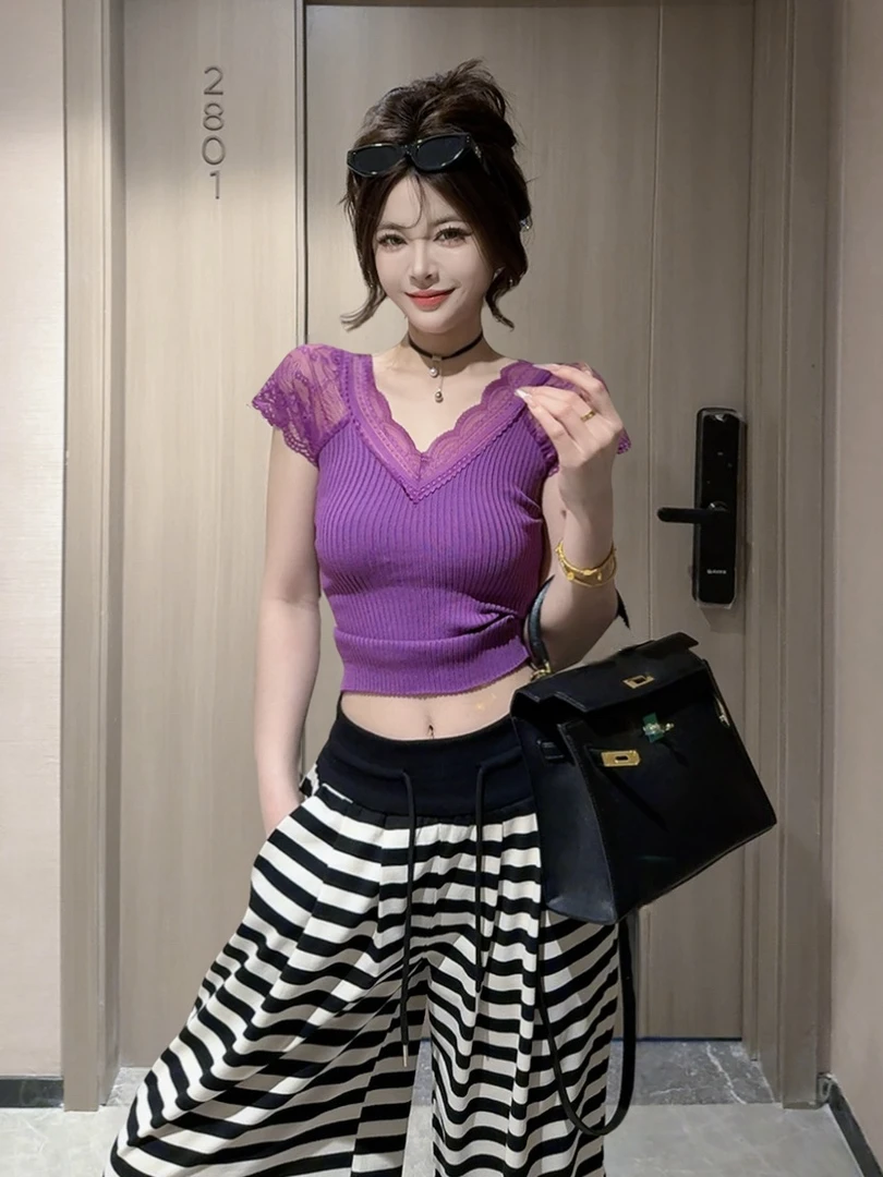 【CCDZ】夏季新品时尚设计感V领拼蕾丝针织上衣女
