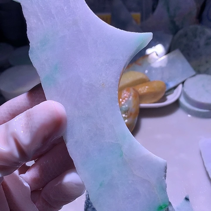 翡翠未镶嵌颈饰边角料