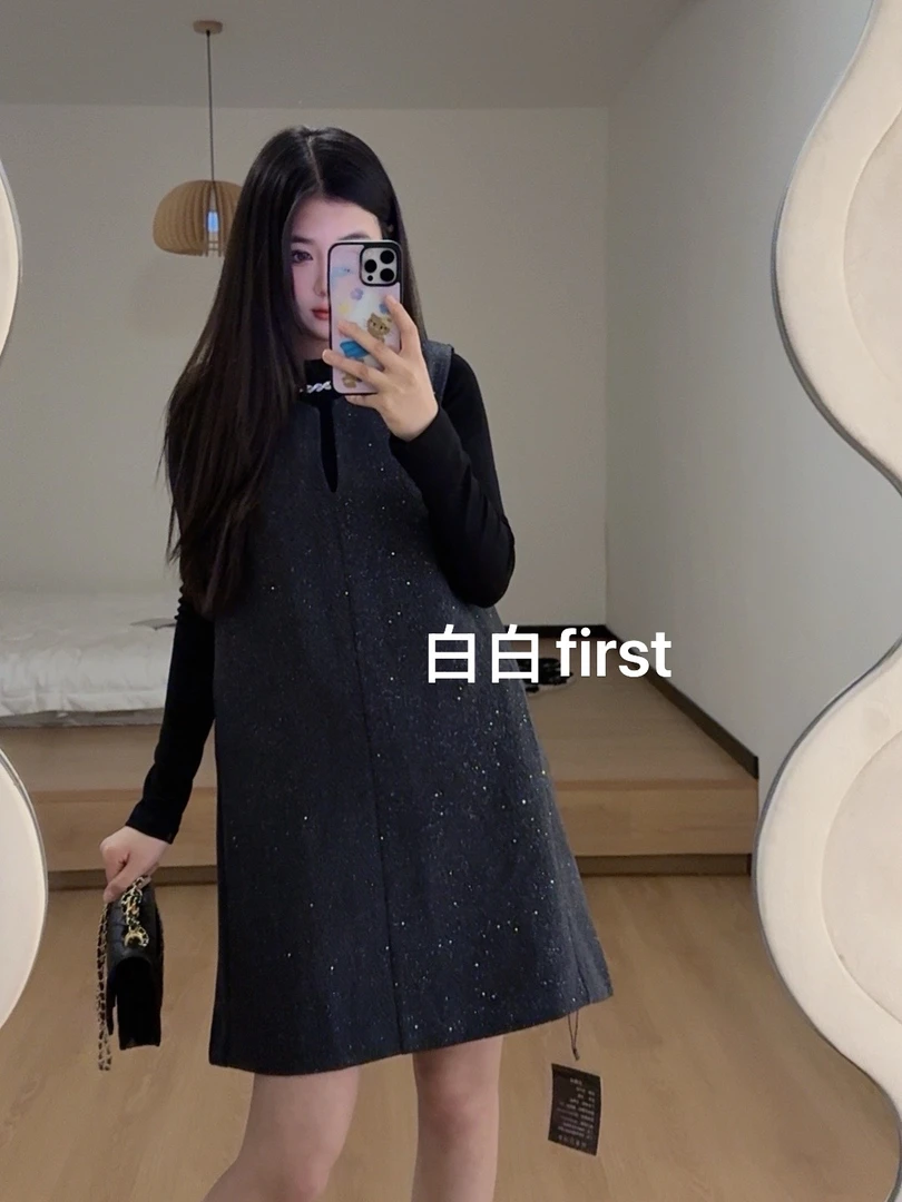 《白白first》小香风连衣裙送内搭针织T恤无袖坎肩背心裙两件套