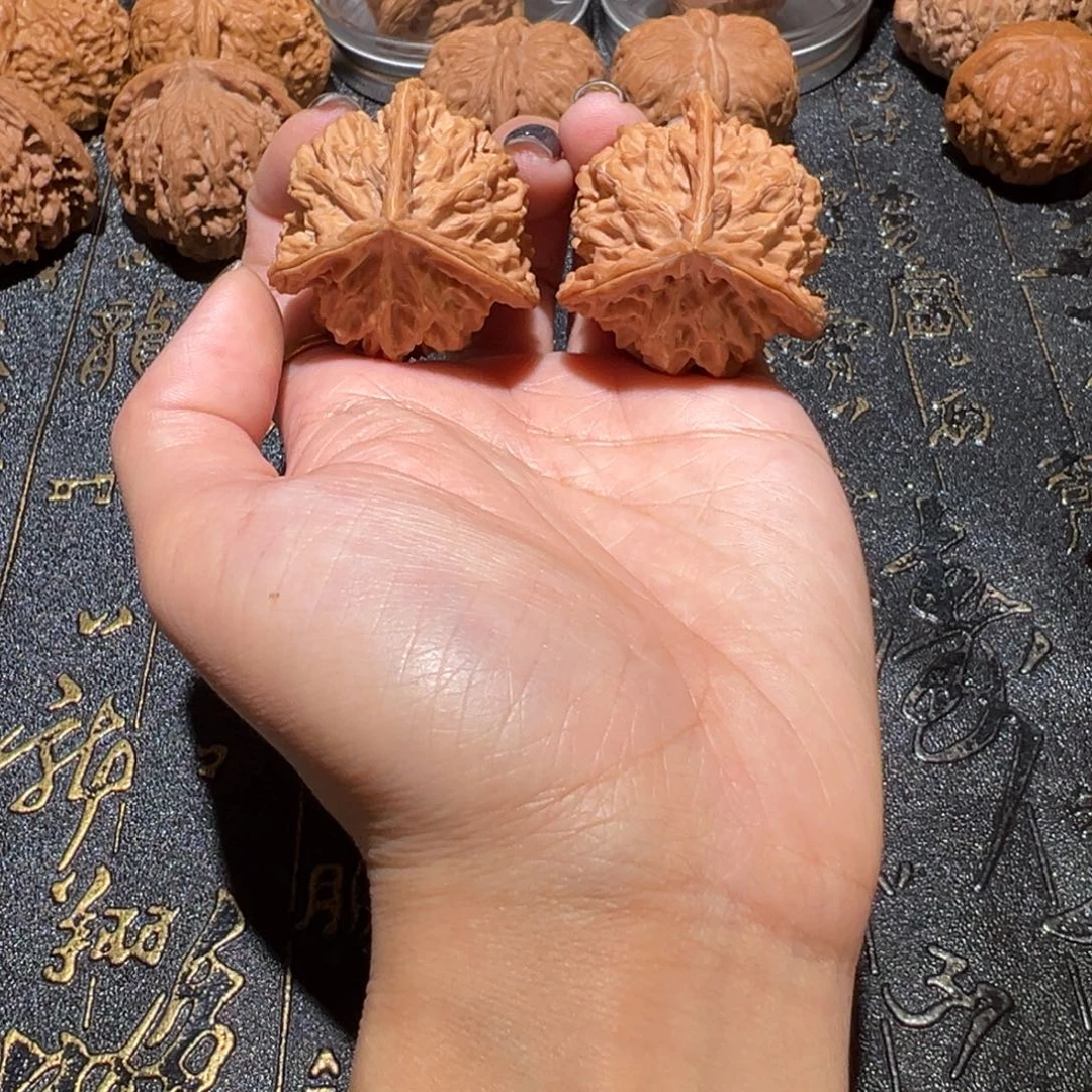 文玩核桃吊坠盘山三棱38手把件650