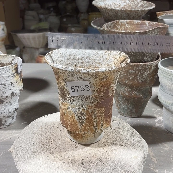 摆件高17，口15，有孔，5753