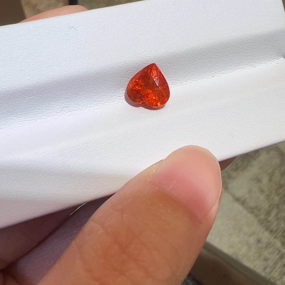 石榴石（芬达石）珠宝半成品未镶嵌3ct心形