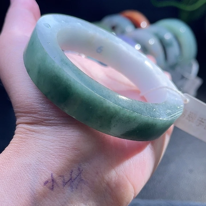 定制翡翠未镶嵌翡翠手镯
