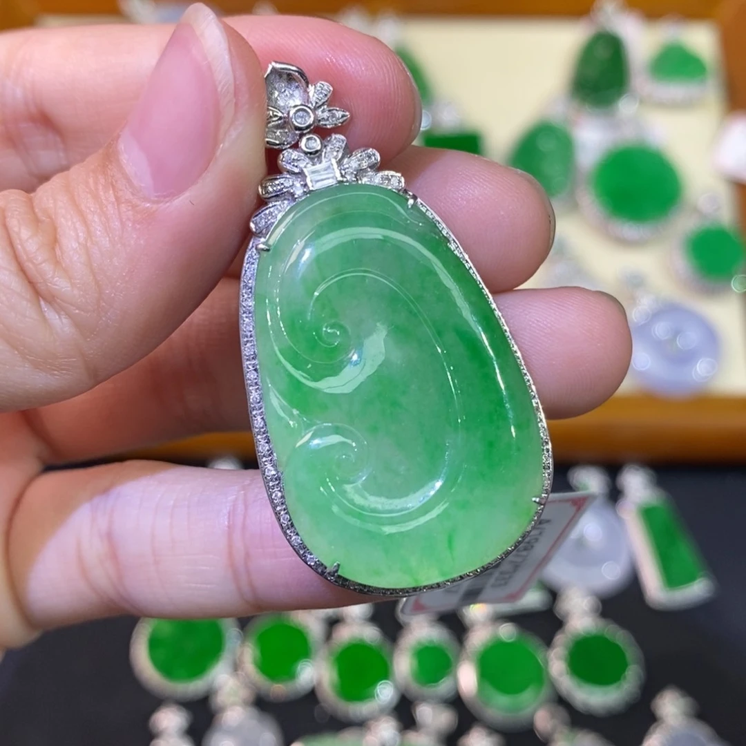 翡翠吊坠(不含链)18K金镶嵌