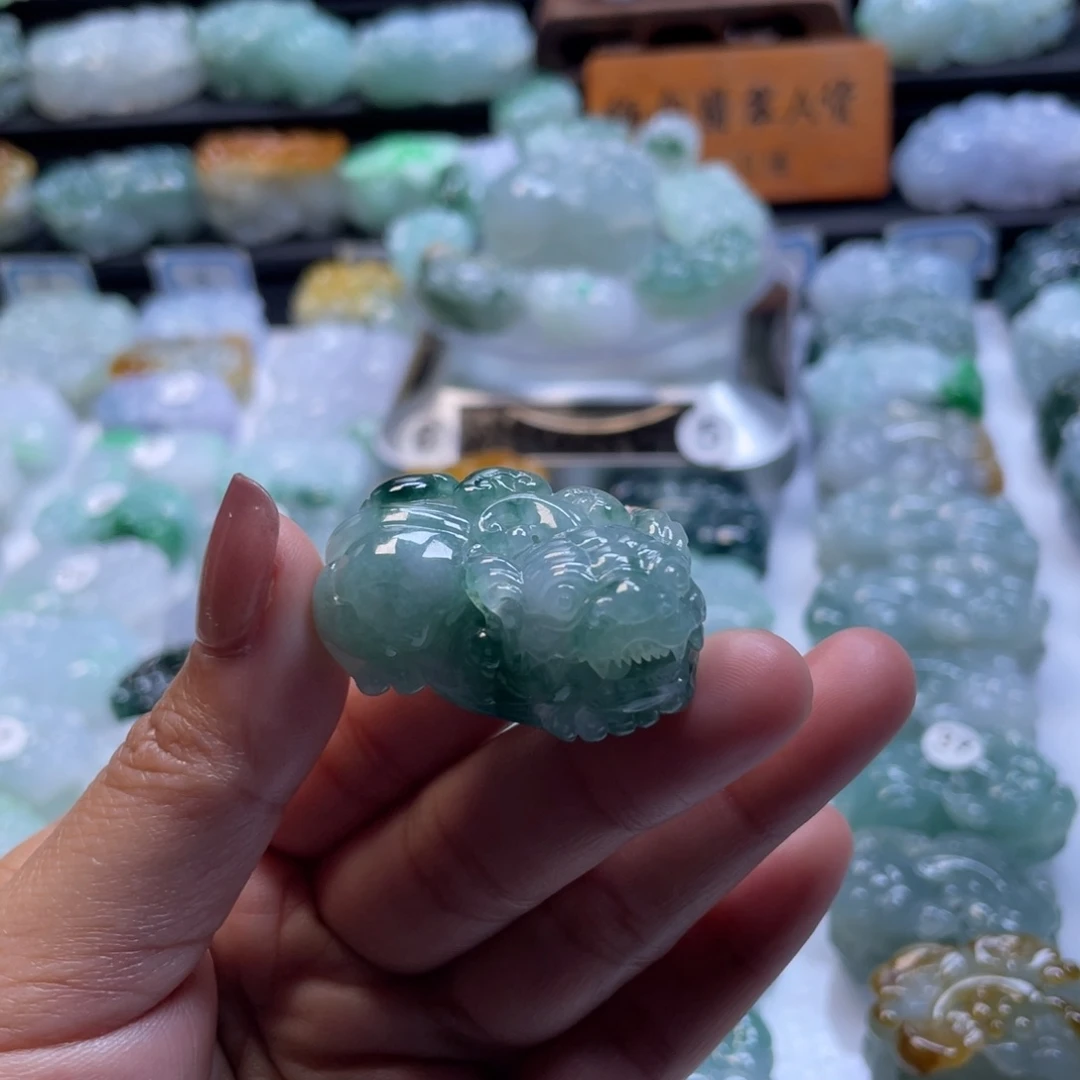 翡翠颈饰未镶嵌貔貅