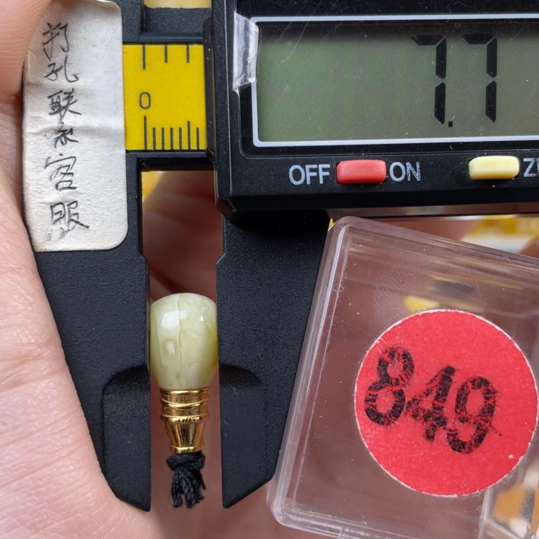 蜜蜡未镶嵌珠宝奇石