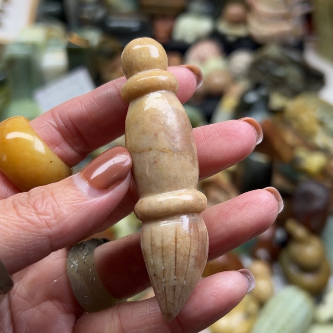 岫玉未镶嵌颈饰辽阳粉大毛笔有瑕