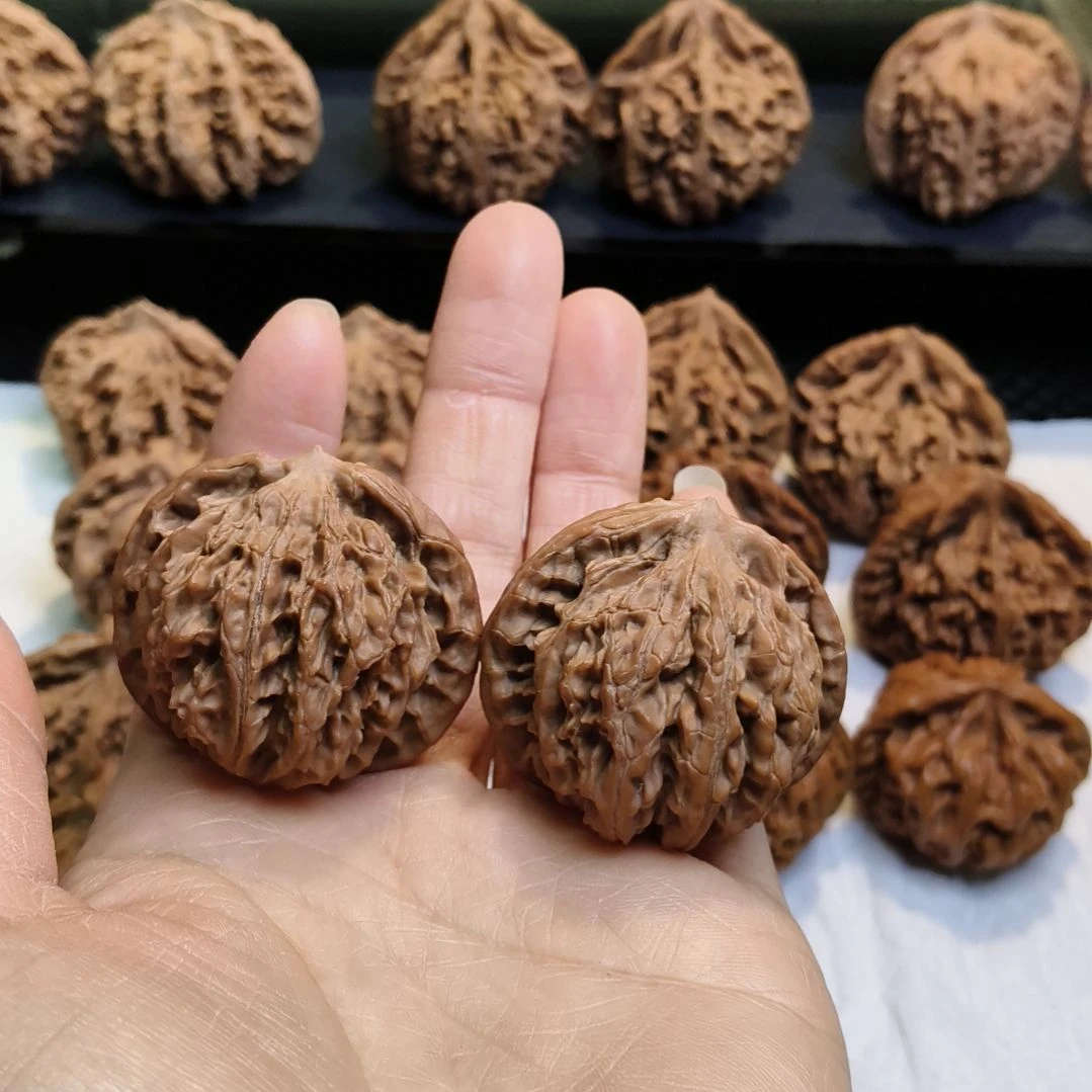 【闪购商品】吊坠桃核青*志