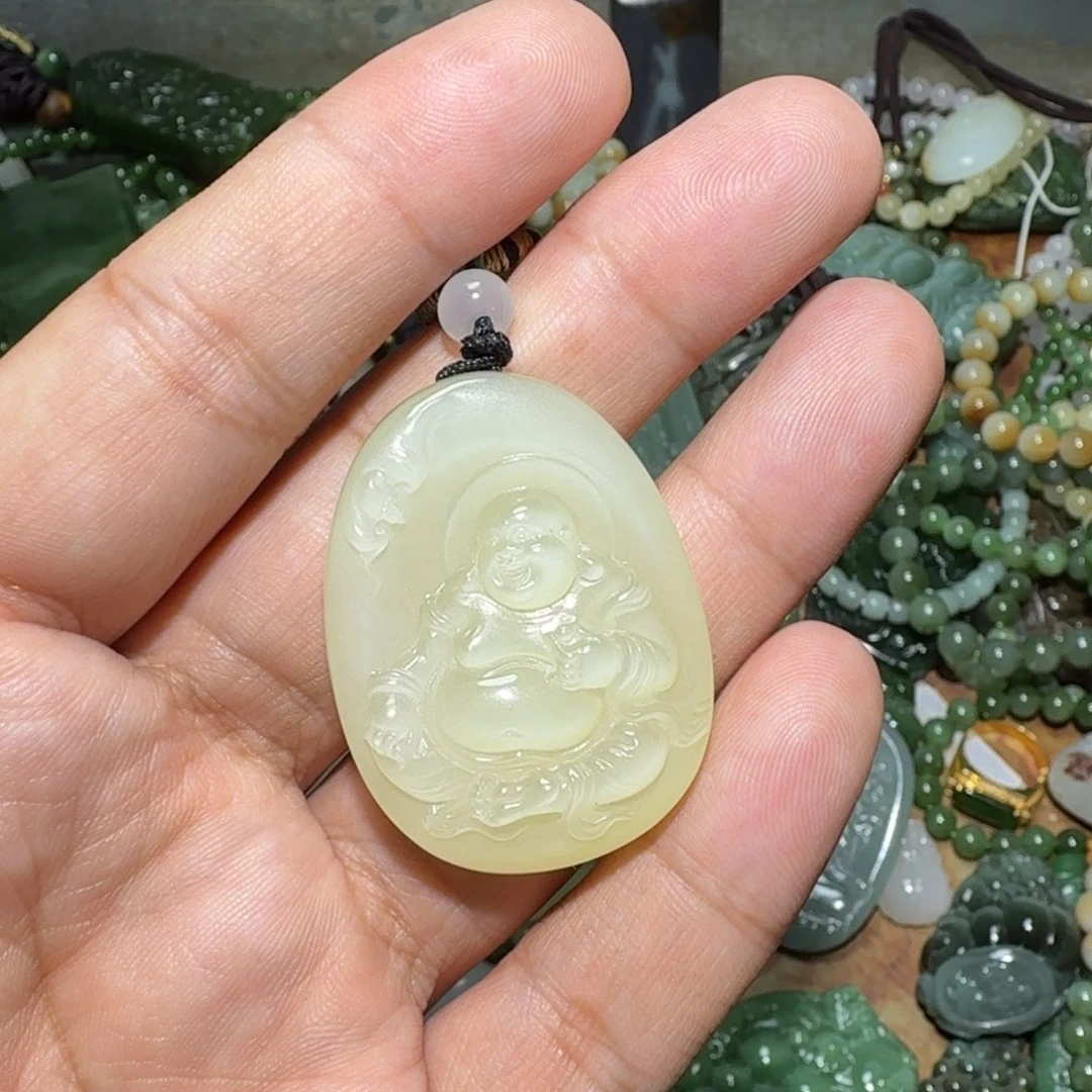 芳***婆和田玉未镶嵌挂件