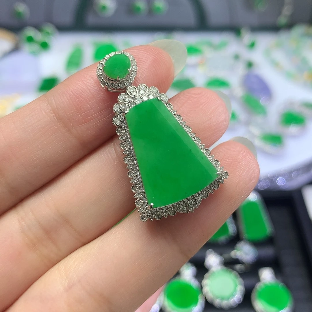 吊坠(不含链)18K金镶嵌翡翠