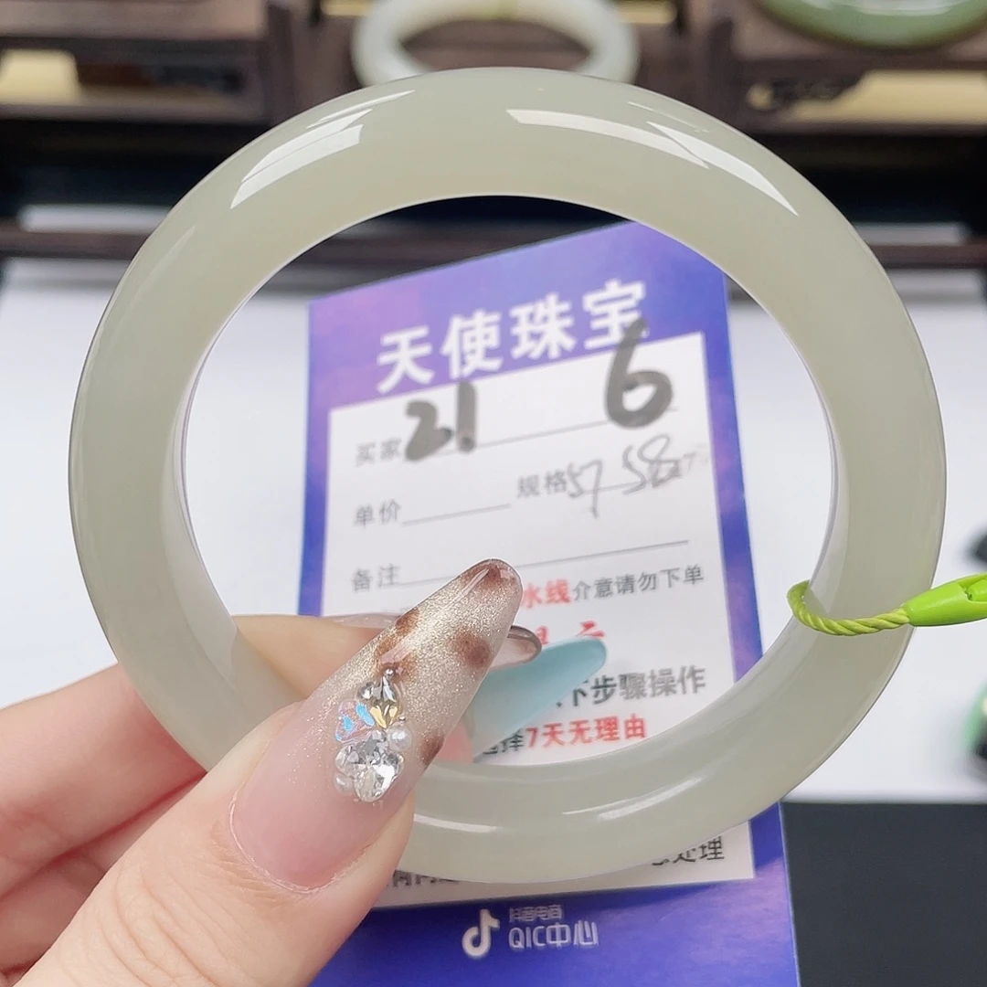 和田玉未镶嵌手镯