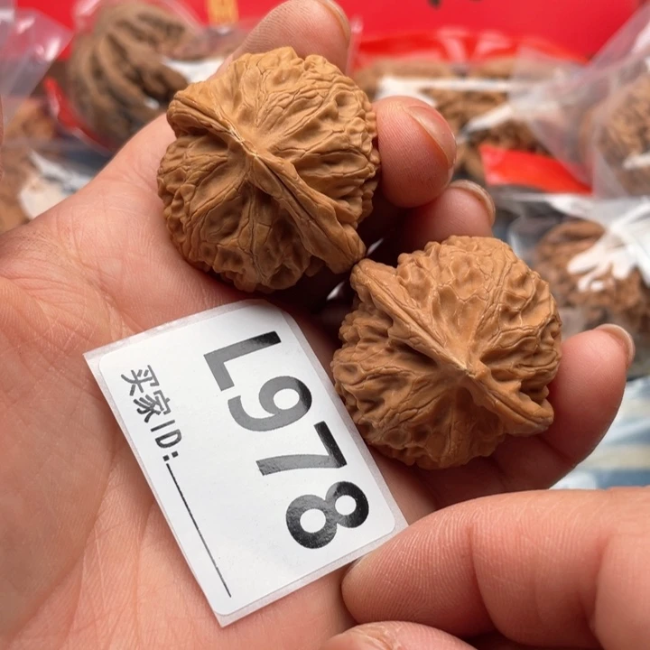 文玩核桃把件宫灯