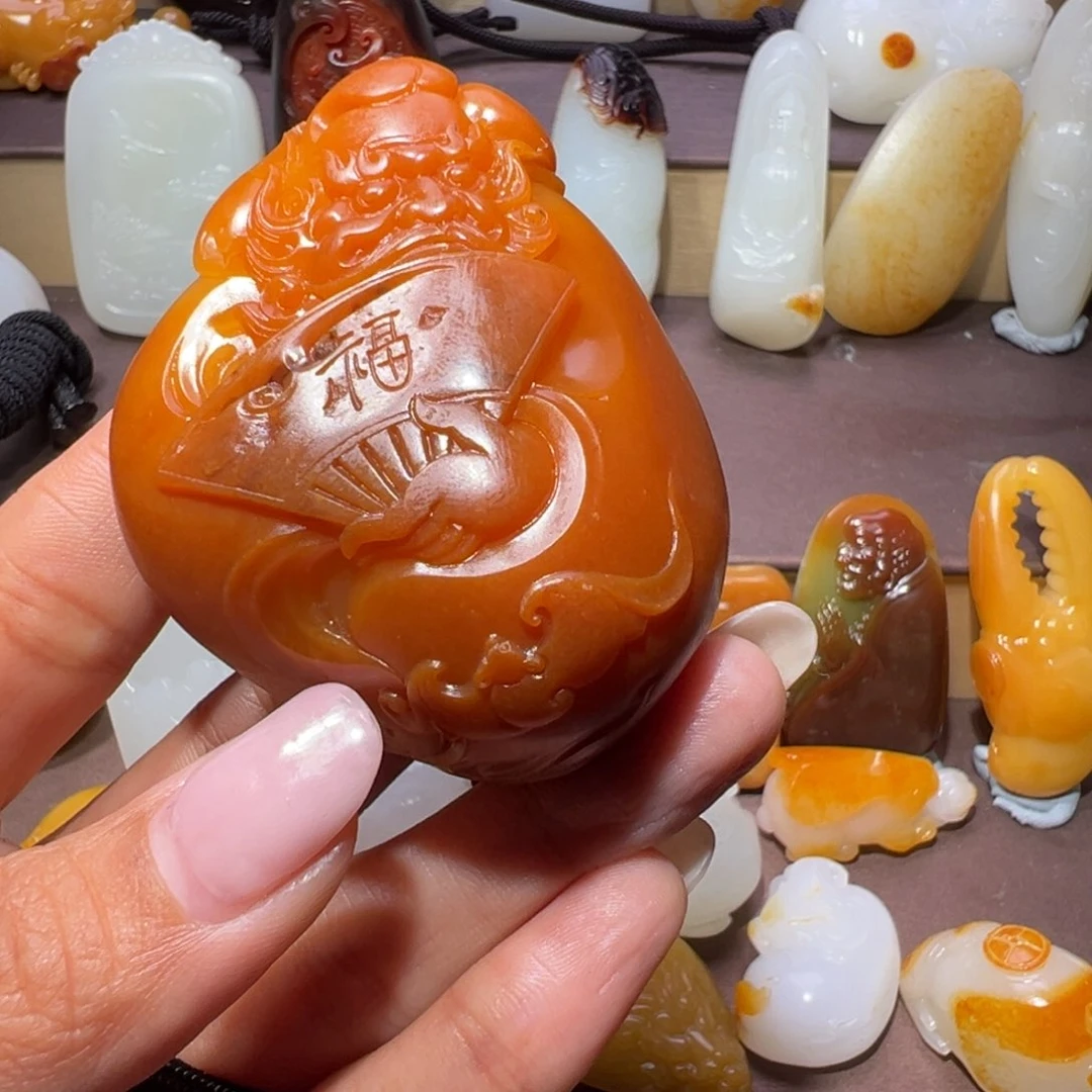 和田玉挂件未镶嵌一**光