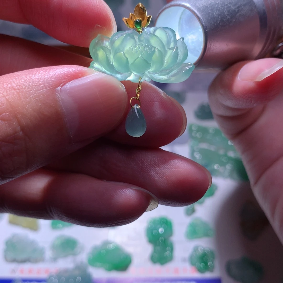 翡翠18K金镶嵌颈饰莲花