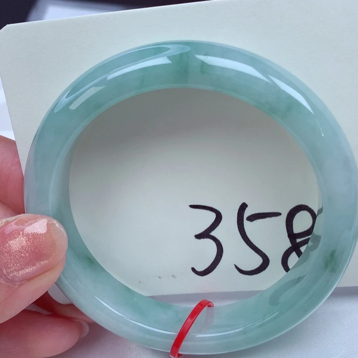 翡翠手镯未镶嵌翡翠