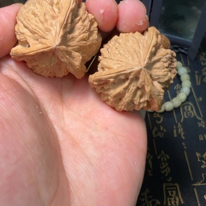 文玩核桃把件盘山三棱41