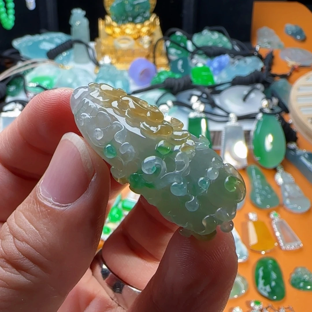 颈饰未镶嵌翡翠冰三彩白菜