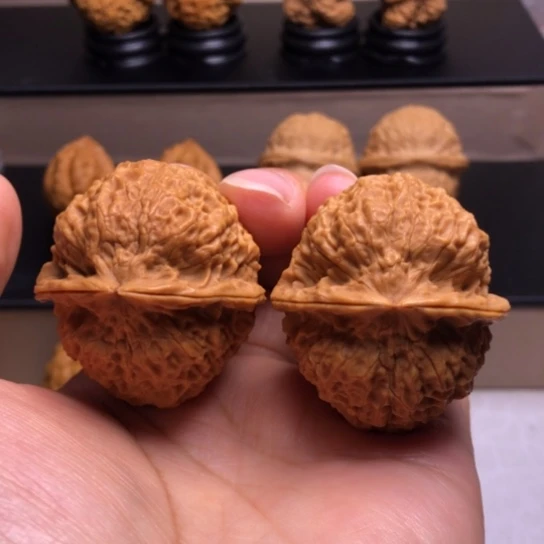 文玩核桃把件绣花鞋23