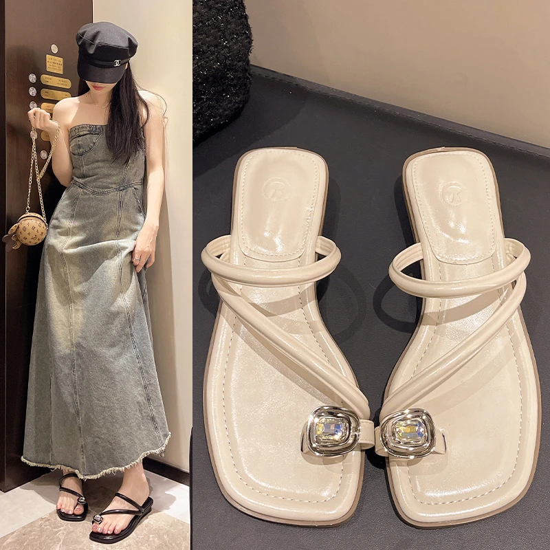 2025新款平底低跟法式气质夹趾仙女风网红时尚百搭水钻套趾拖鞋女