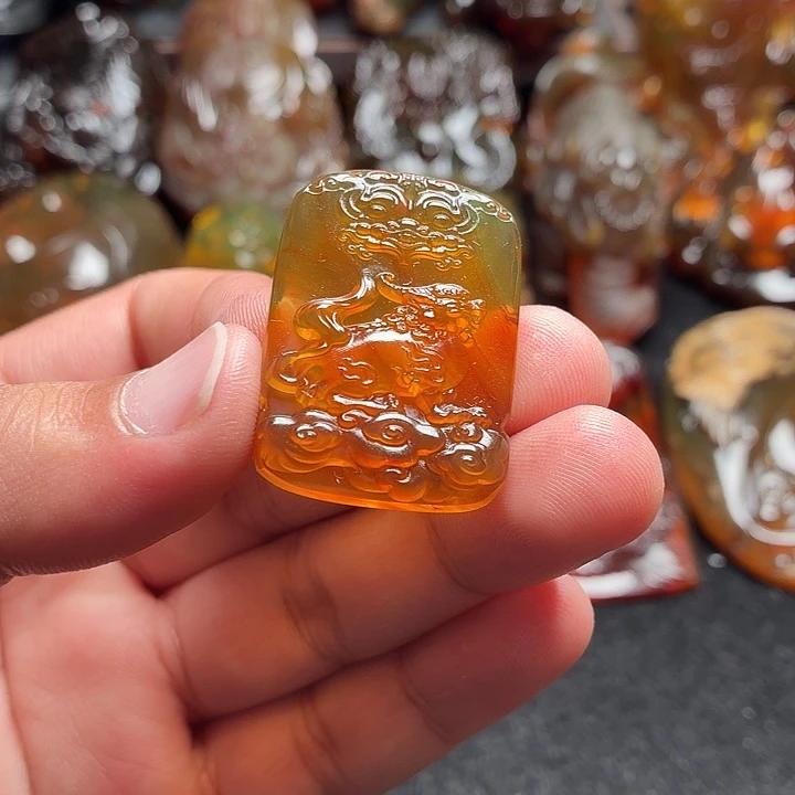 琥珀未镶嵌颈饰87