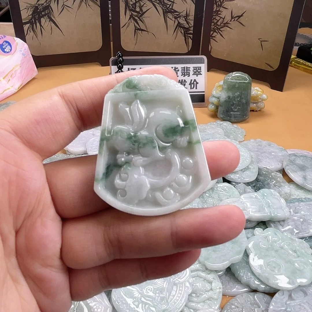 翡翠未镶嵌颈饰翡翠