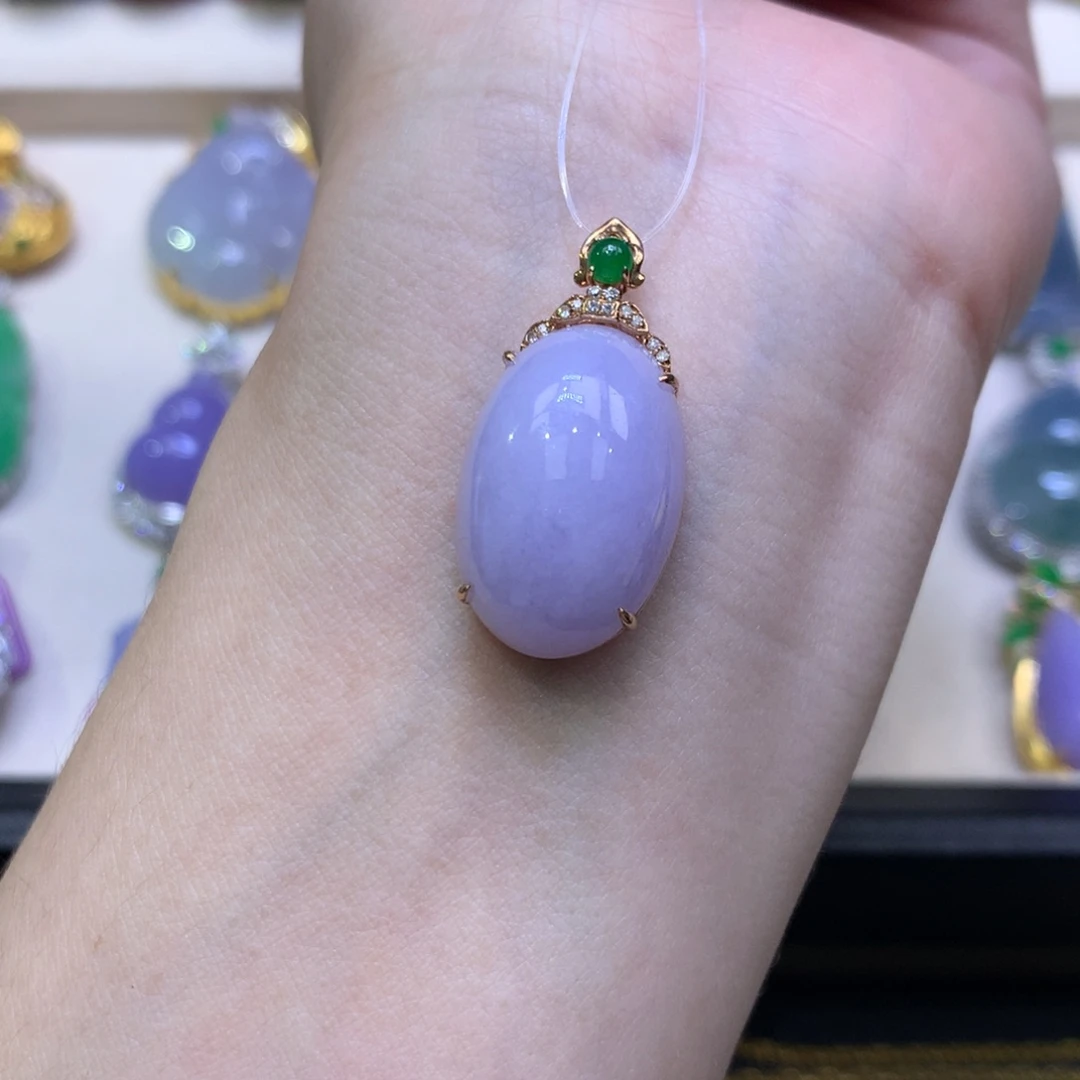 翡翠18K金镶嵌颈饰