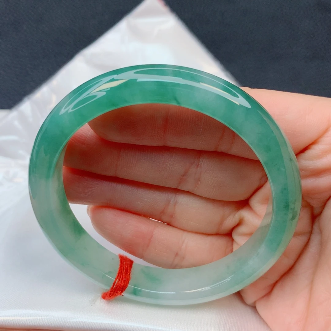 钱****翡翠未镶嵌手镯54-55冰种飘绿