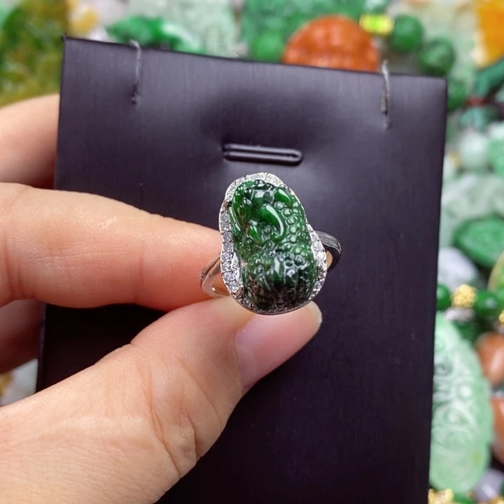 爱****翡翠未镶嵌吊坠(赠链)