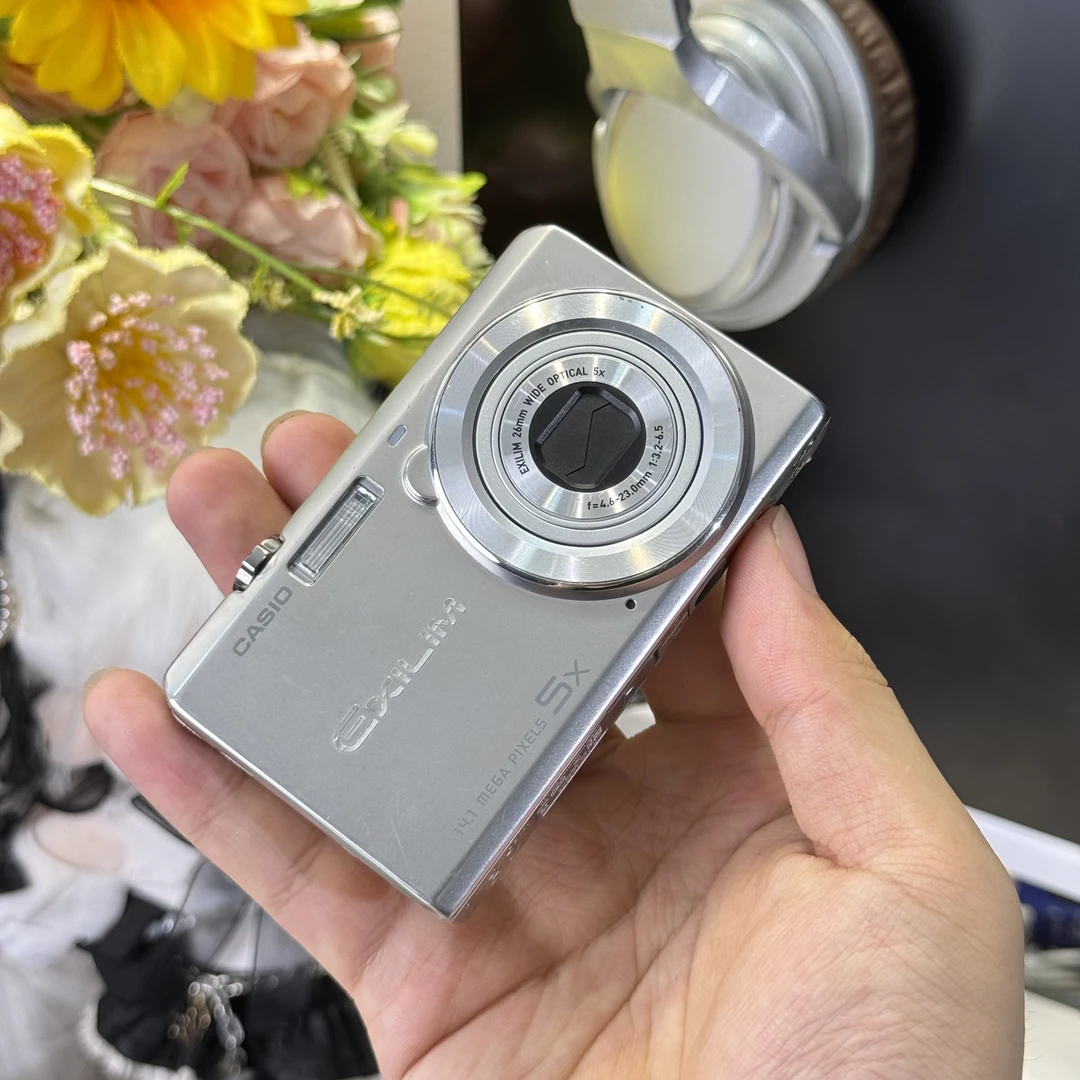 9新 Casio/卡西欧 卡西欧zs10冷白皮复古感1400万像素带配件