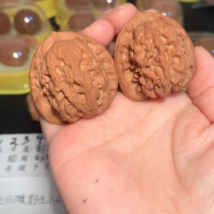 文玩核桃吊坠4.07尺梨木台