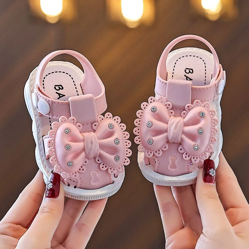 女童公主凉鞋0-3岁夏季防滑软底外穿包头可爱室内防滑沙滩宝宝鞋