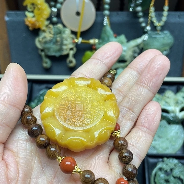 蛇纹石玉未镶嵌颈饰