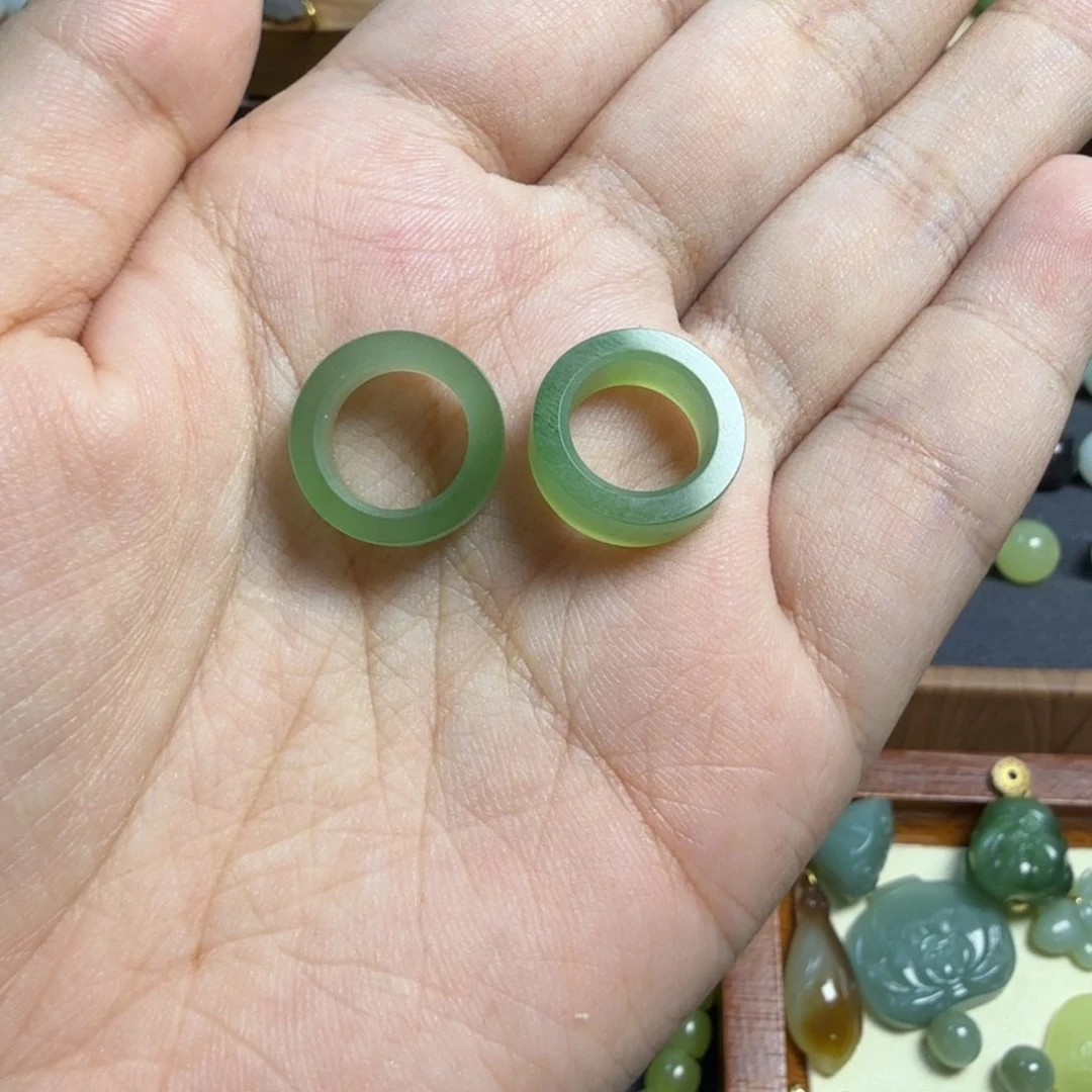 和田玉（碧玉）未镶嵌颈饰陈*跑环一对