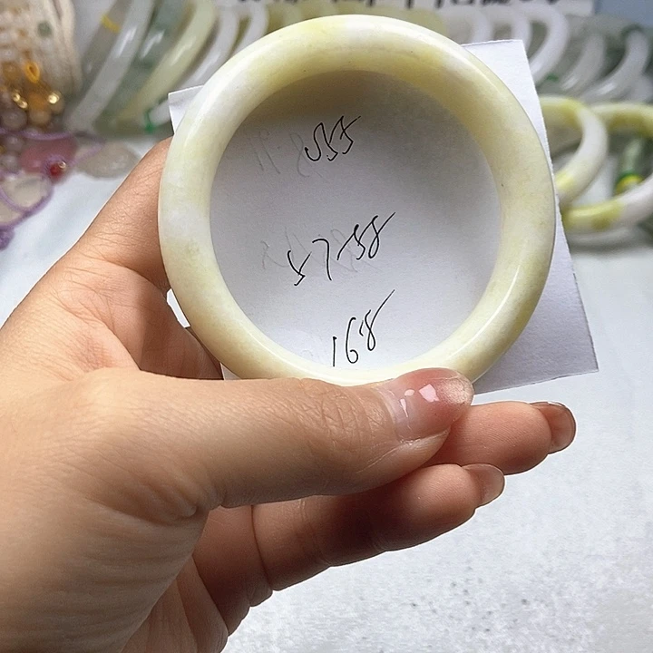 石英质玉未镶嵌手镯