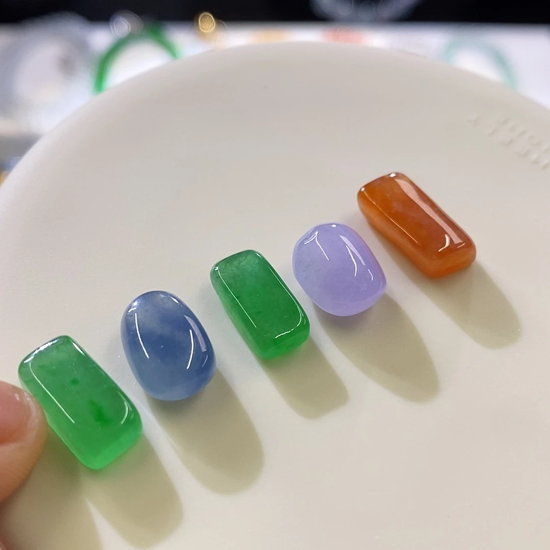 未镶嵌挂件翡翠多样发其一
