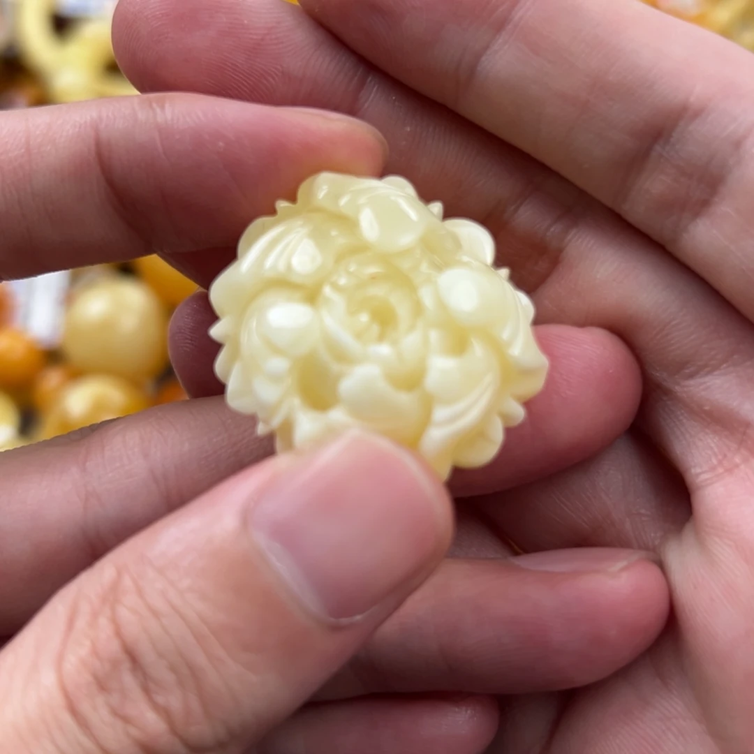 琥珀未镶嵌珠宝奇石