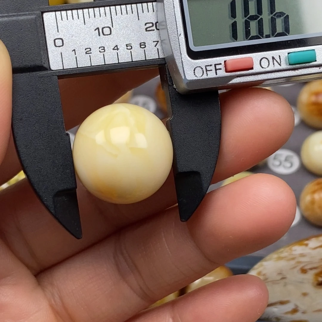 蜜蜡珠宝奇石未镶嵌