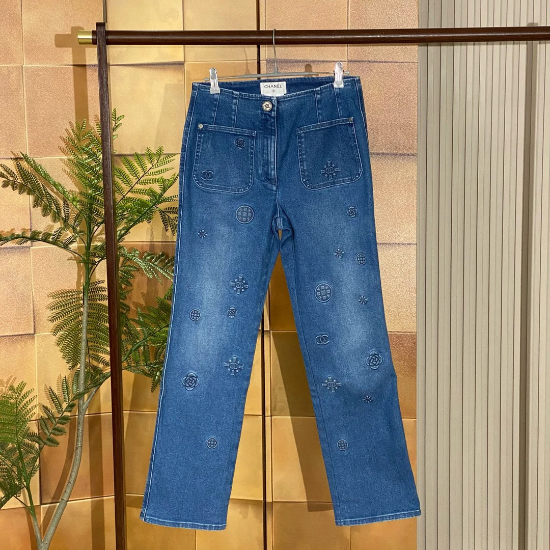 99新 Chanel/香奈儿 水洗蓝浮雕logo牛仔裤/38码/23296