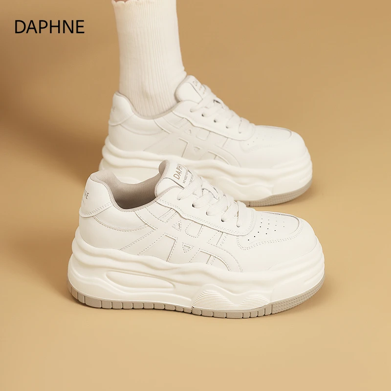 达芙妮休闲板鞋2025秋季新款小白鞋厚底增高透气德训鞋百搭女鞋子