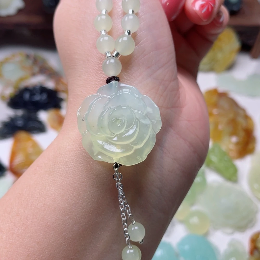 蛇纹石玉颈饰未镶嵌